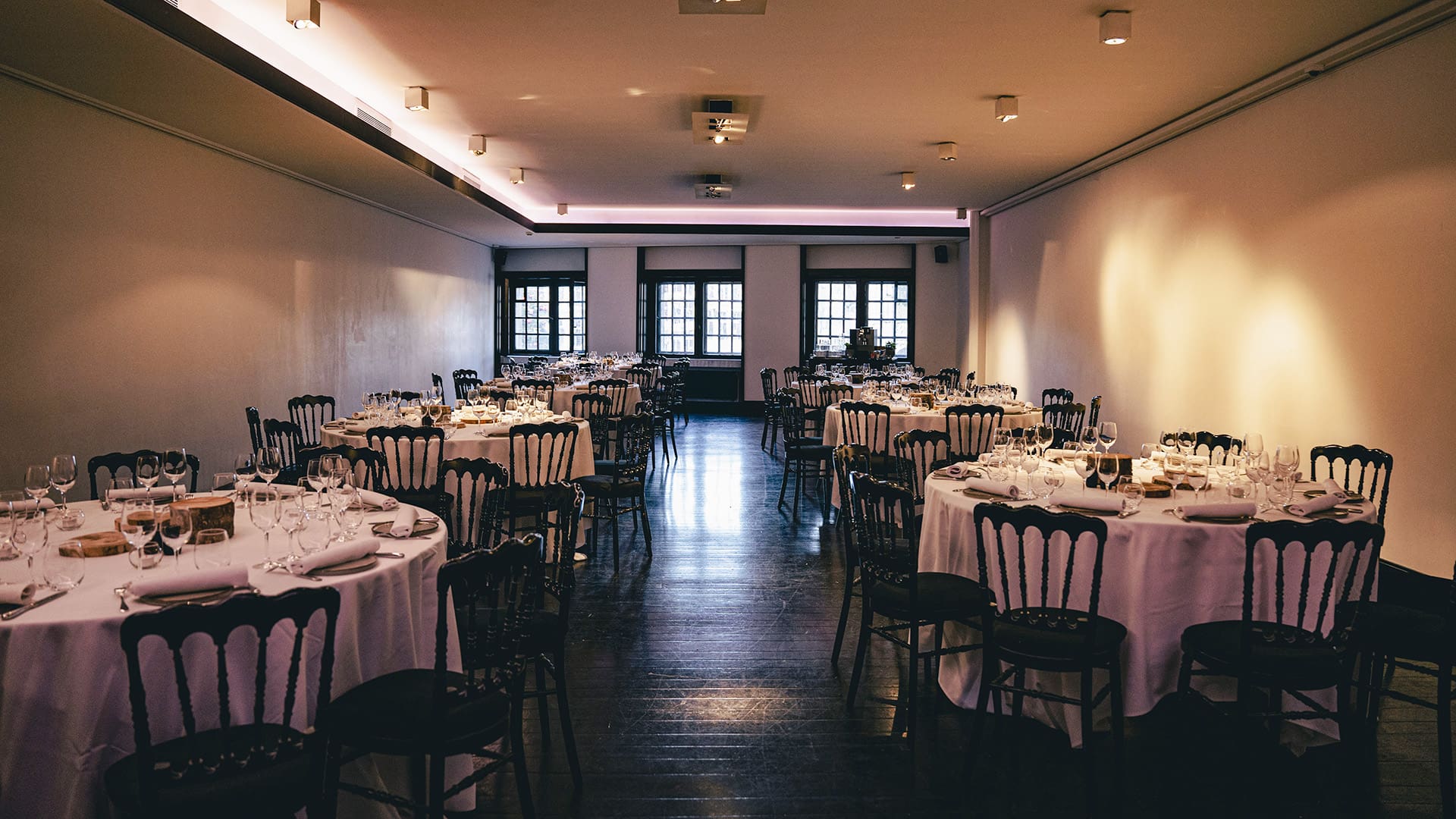 Maison Grand Place 19 Brussels Round tables elegant