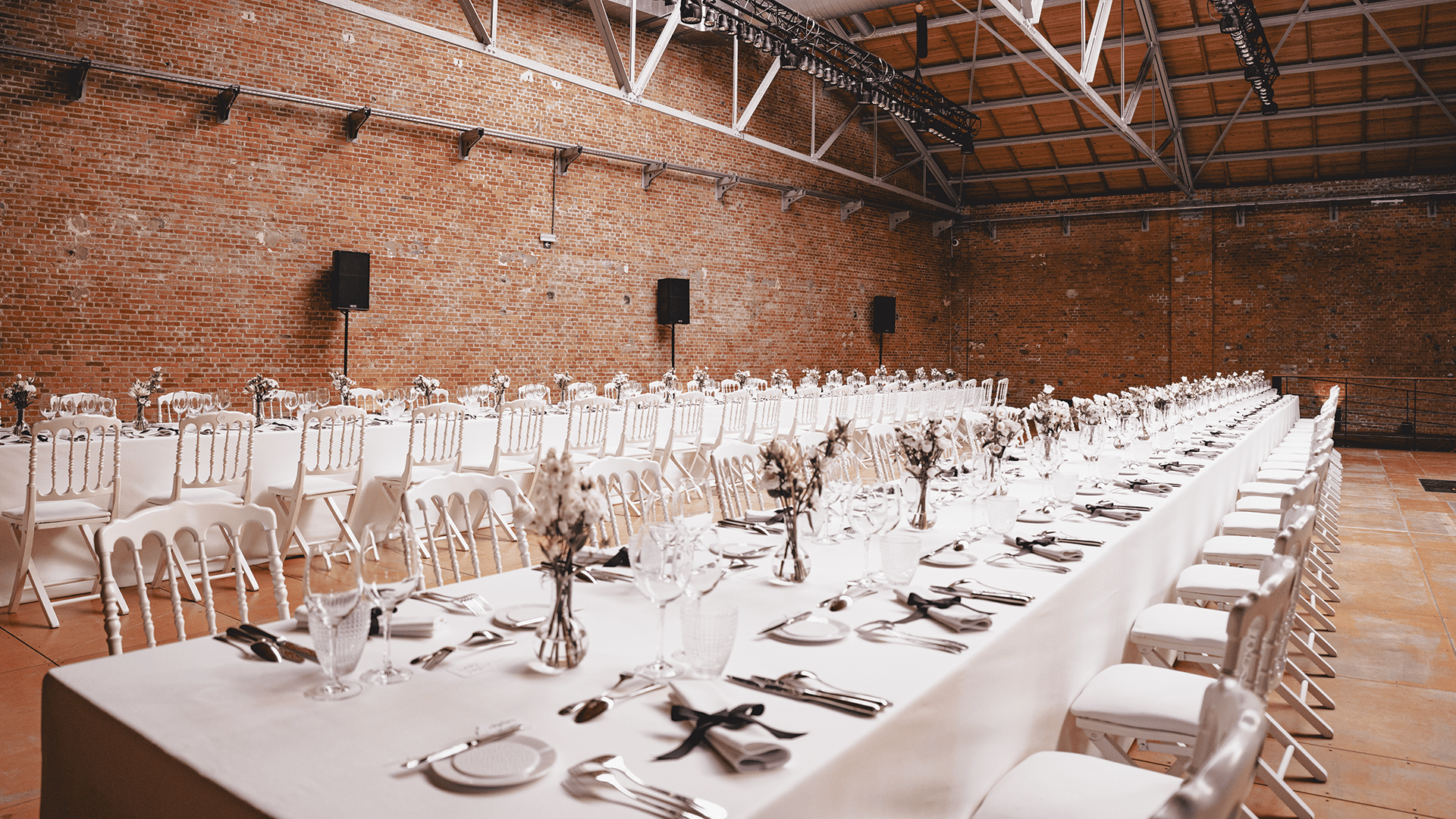 Maison du Bois Elegant White Tables Choux de Bruxelles Catering