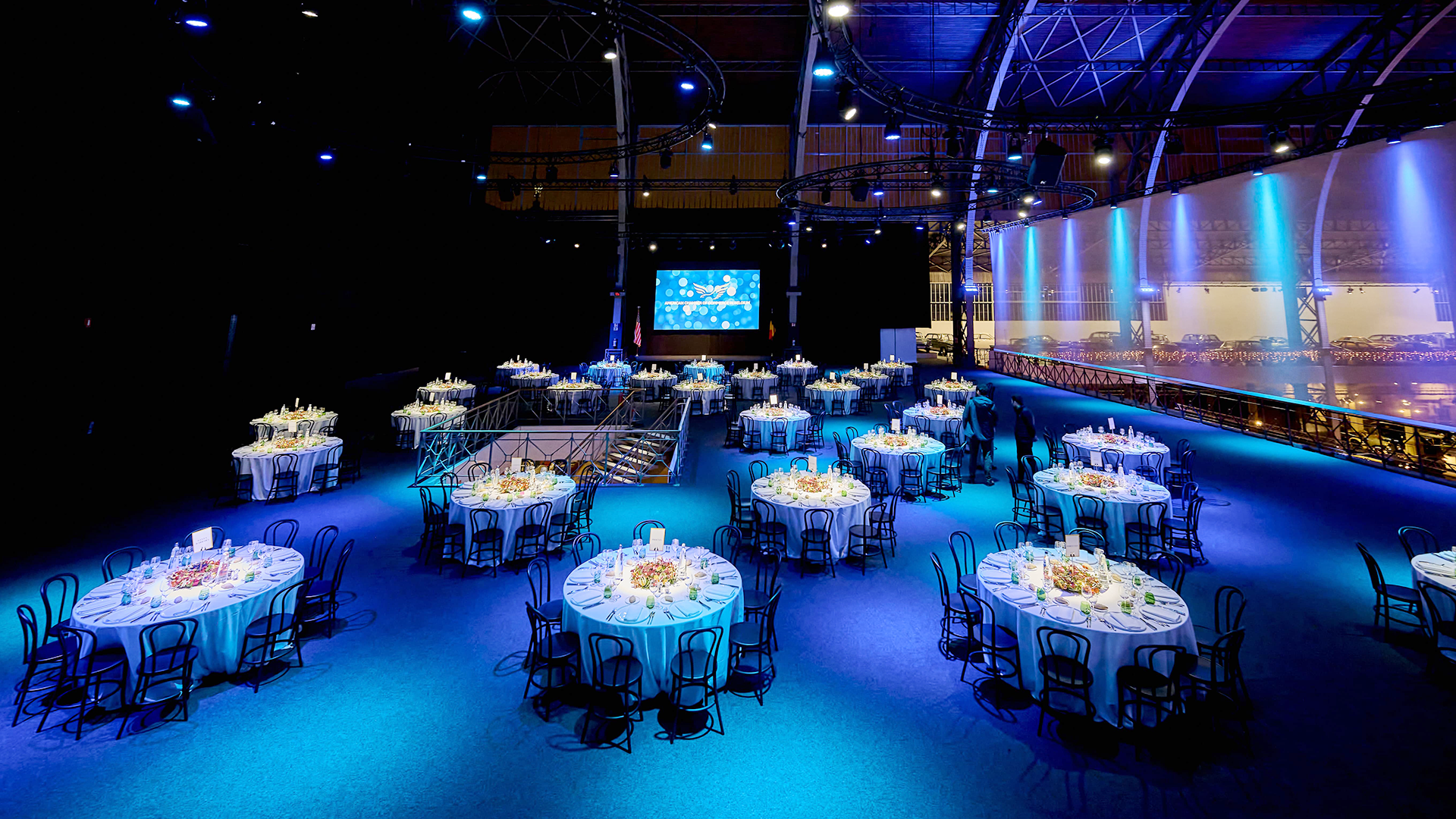 Autoworld Large Event Elegant tables and architecture Brussels