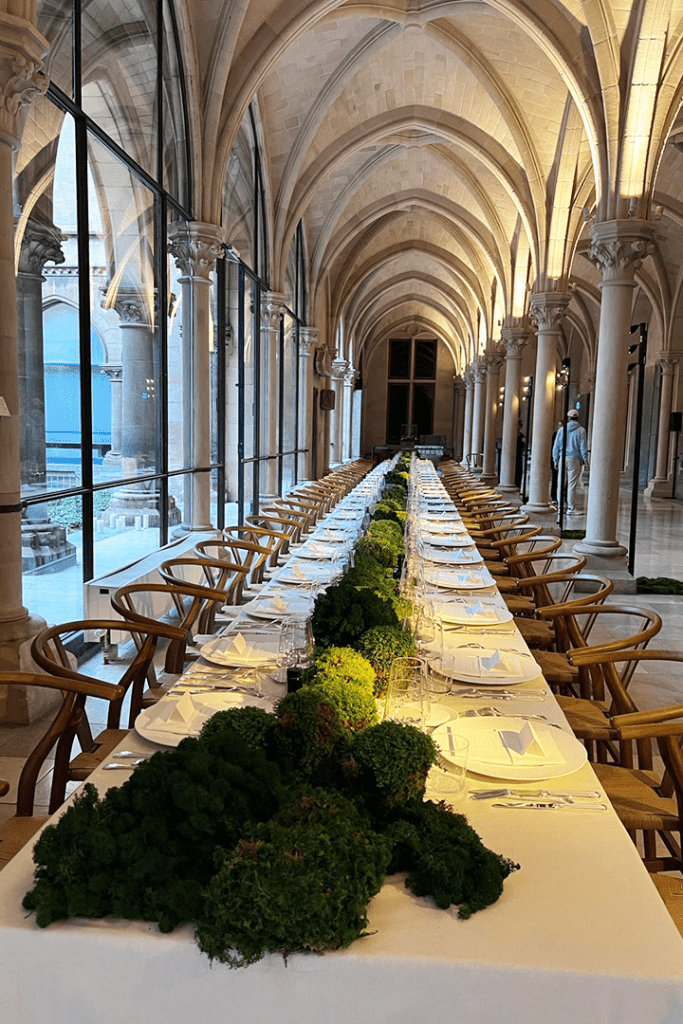 Musée Art Histoire Long table green