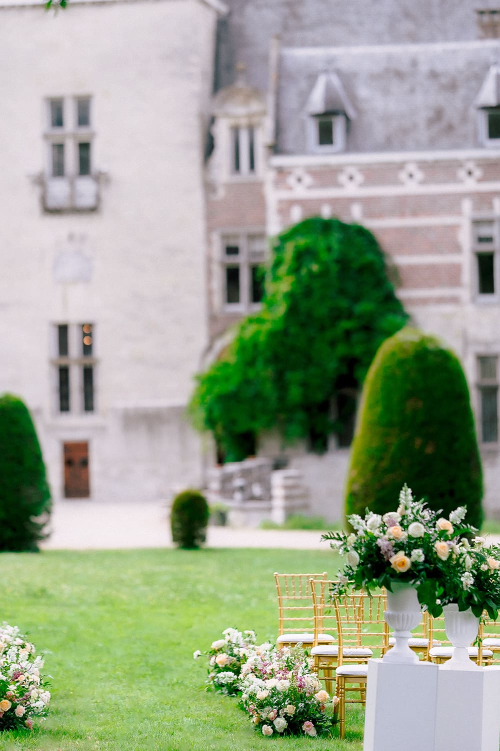 Château de Rivieren event venue Brussels Garden flowers chair