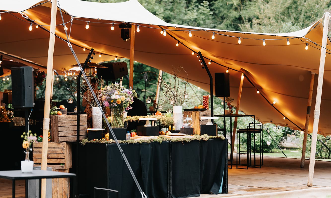 Choux de Bruxelles tent buffet garden warm tones nature view