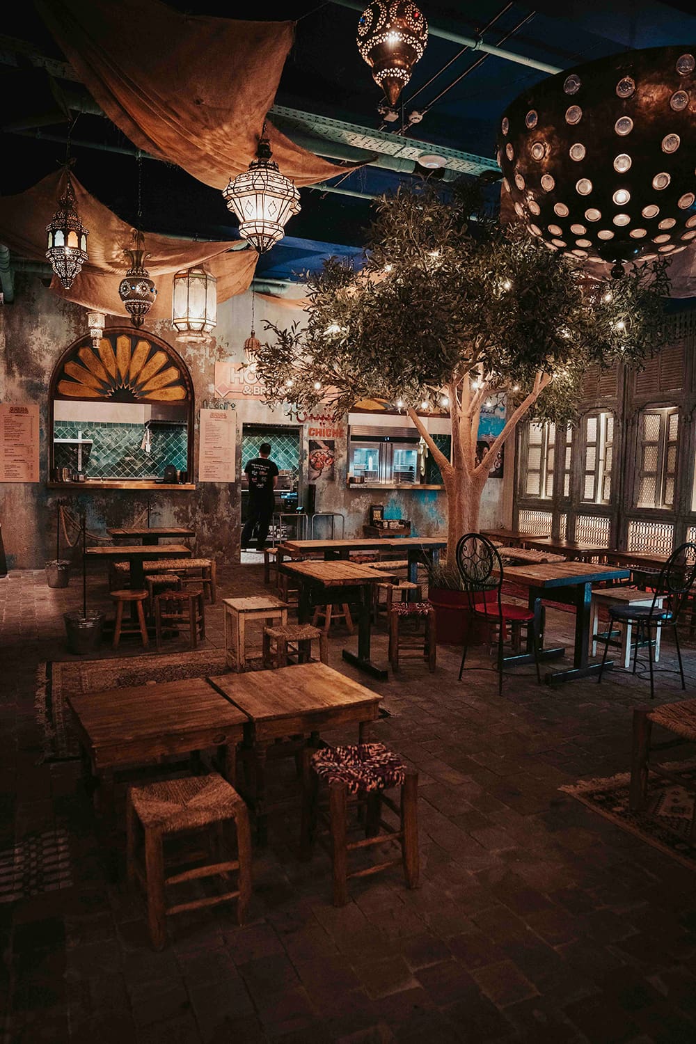 RATZ Food Market Brussels Brut Urban interior Middle east food corner