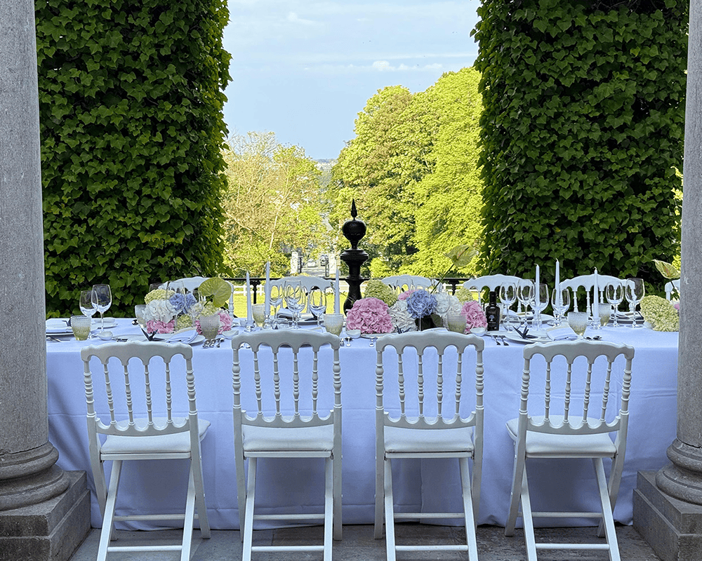 Mariage Drogenbos Choux de Bruxelles Elegant sunny table tent domain view